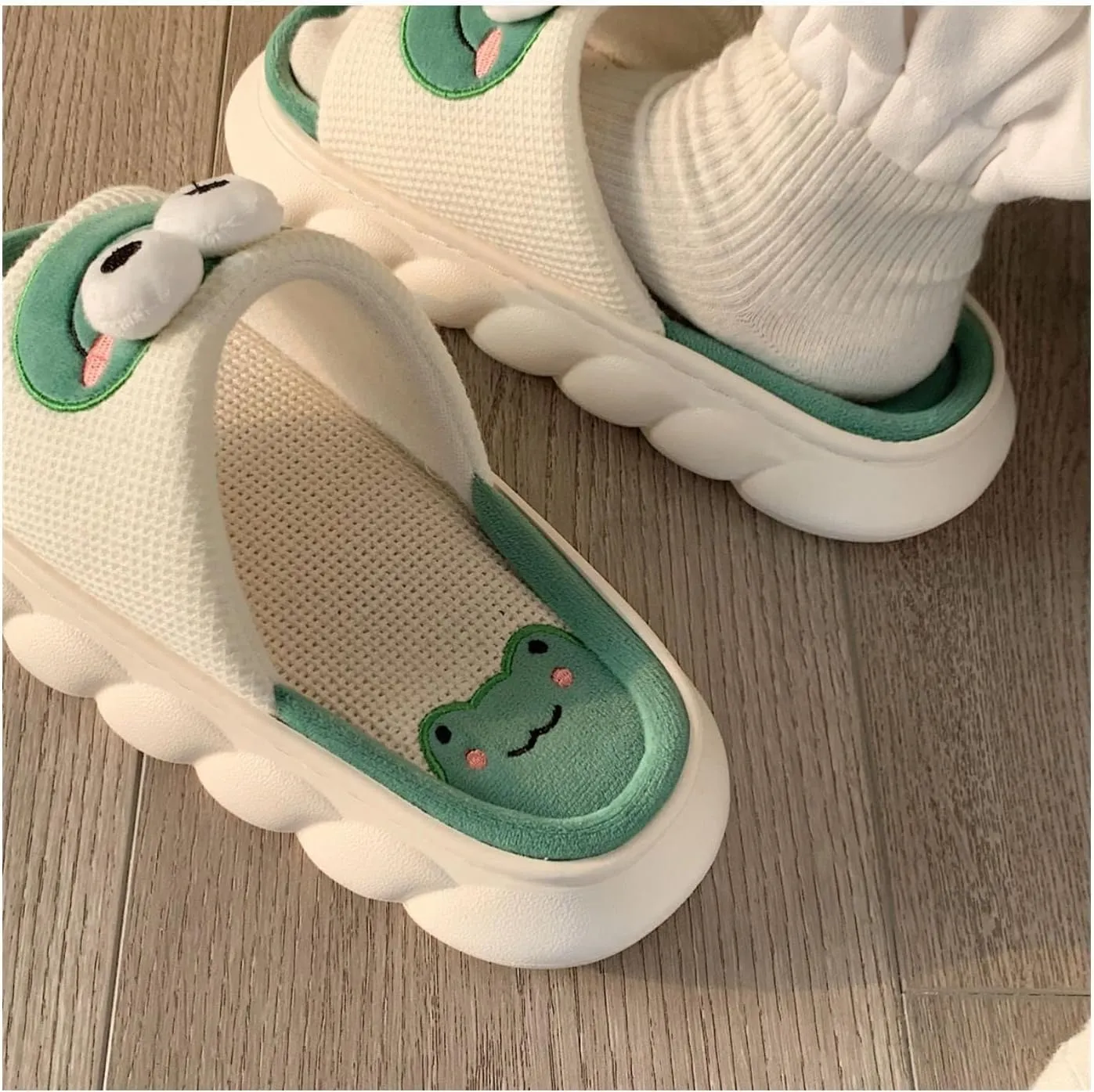 AONUOWE Summer Cloud Slipper for Wome Girl Cute Frog Slipper Kawaii House Linen Slipper for Teen Girls Dorm School Bedroom, High Platform