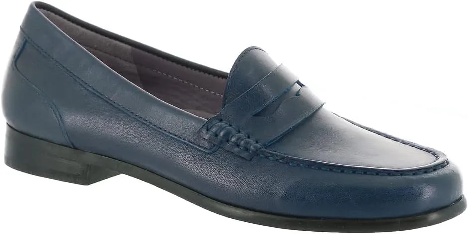 ARRAY Women's Harper Leather Slip-On Leather Loafer