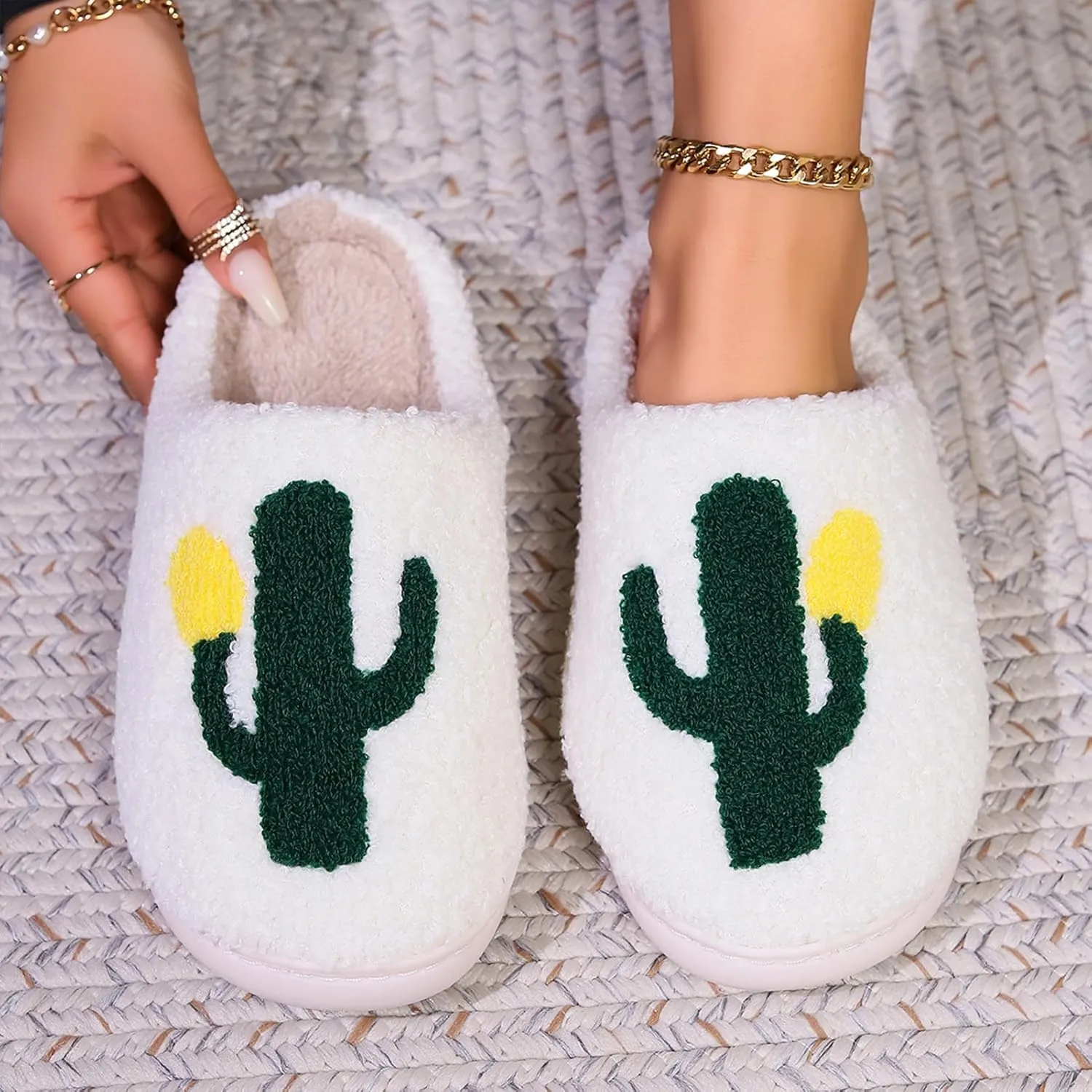 Christmas Slippers Reindeer Slippers for Women and Men Holiday Halloween Slippers Indoor Bedroom Fluffy Warm Fleece Slippers Winter Soft Cozy Home Non-Slip Soft Plush Slip-on Wool Lined House Shoes
