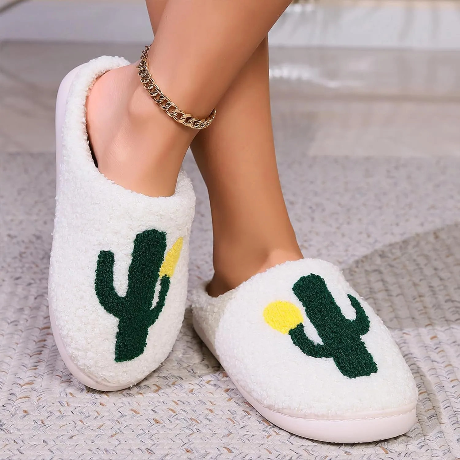 Christmas Slippers Reindeer Slippers for Women and Men Holiday Halloween Slippers Indoor Bedroom Fluffy Warm Fleece Slippers Winter Soft Cozy Home Non-Slip Soft Plush Slip-on Wool Lined House Shoes