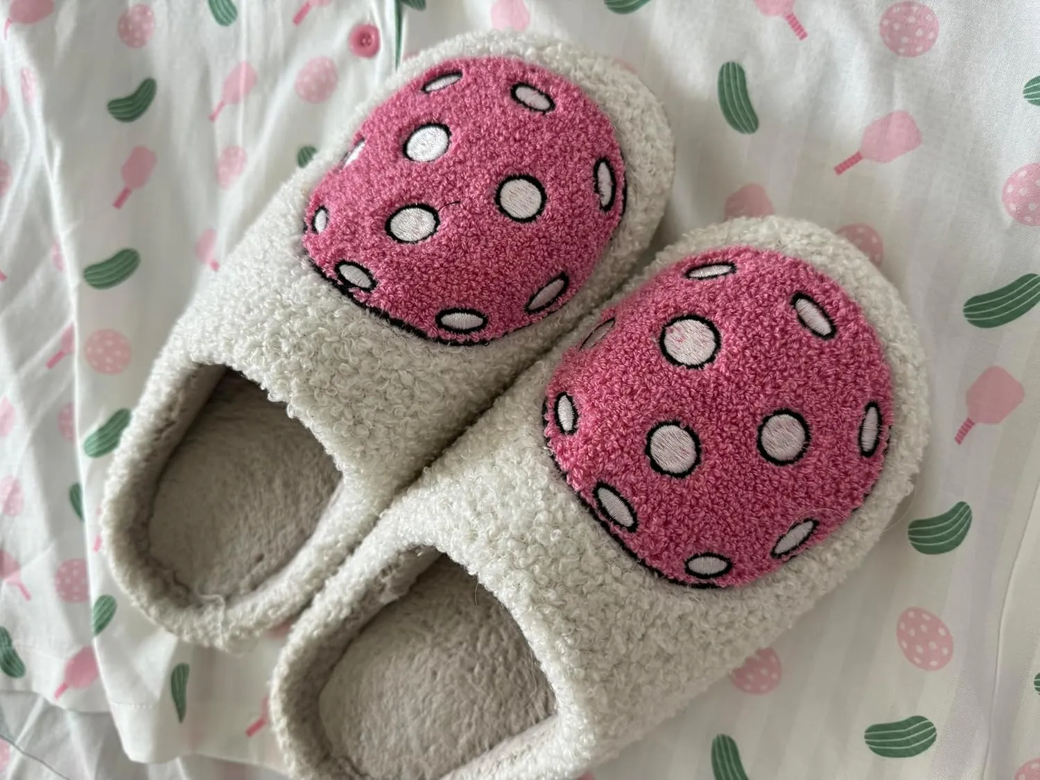 Cozy Memory Foam Cute Slippers with Pickleball Design - Trendy and Comfortable Cute Slippers for Women with Non-Slip Rubber Sole, Fun Slippers, Suitable as Gift, Indoor Outdoor Use