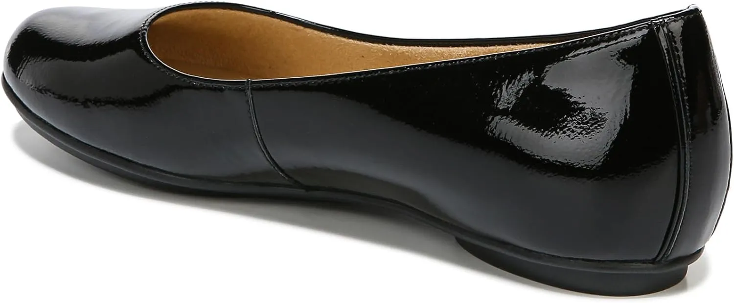 Naturalizer Women's Darry Slip-On Lightweight Lug Sole Heeled Loafer