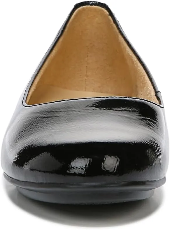 Naturalizer Women's Darry Slip-On Lightweight Lug Sole Heeled Loafer