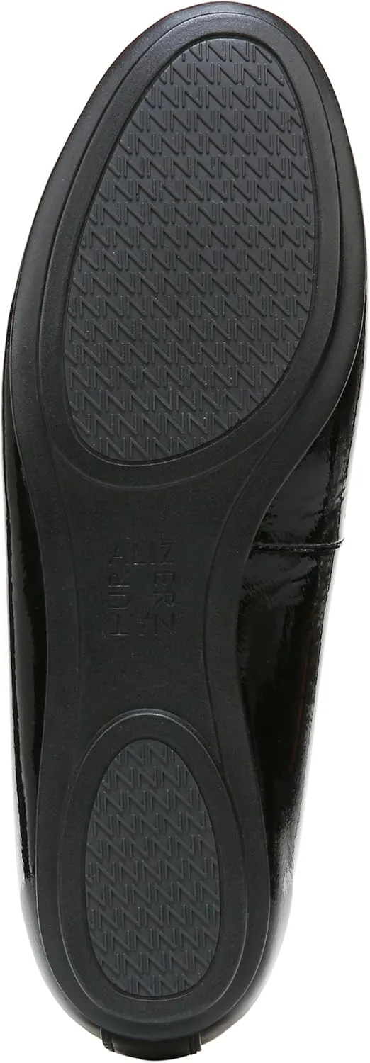 Naturalizer Women's Darry Slip-On Lightweight Lug Sole Heeled Loafer